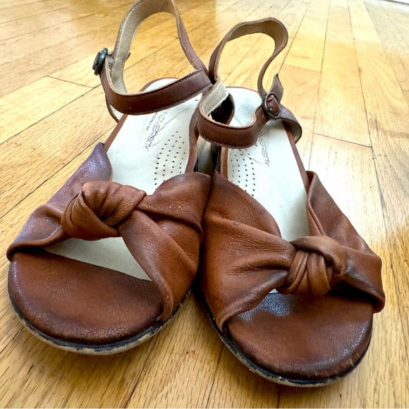 Unity In Diversity Leather Sandals - Picture 14 of 14